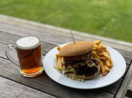 Winton's Top Pub Garden food