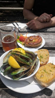 The Mussel Inn food