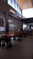 Max's Fried Chicken Nlex inside