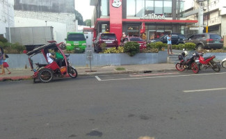 Jollibee outside