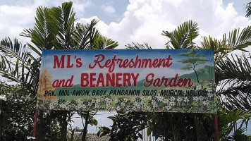 Ml's Refreshment And Beanery Garden outside