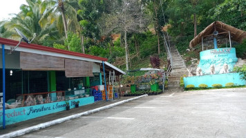 Hilltop Kambingan Bulalohan outside