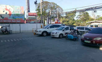 Jollibee outside