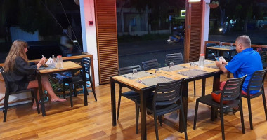 Luna Rossa Vegetarian Italian inside