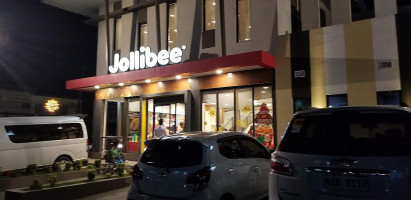 Jollibee outside