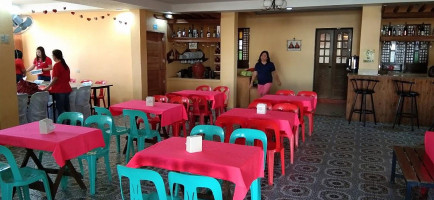 Tsiks Kainan inside