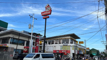 Jollibee outside