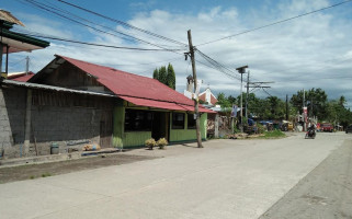 Erma's Eatery outside