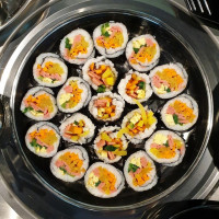 Gogi-banchan Samgyeopsal Grill House food