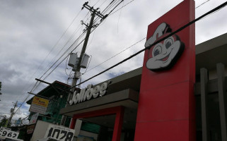 Jollibee outside