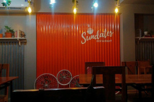 Sundates Cafe inside