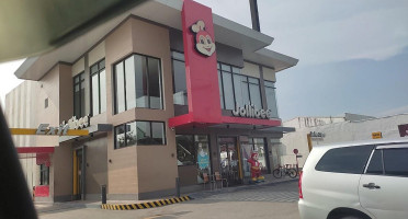 Jollibee outside