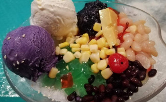 Bern's Bakeshoppe And Halo-halo food