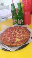 Alberto's Pizza food