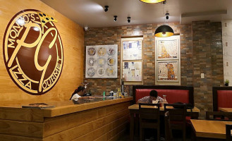 Monjo's Pizza Gourmet inside