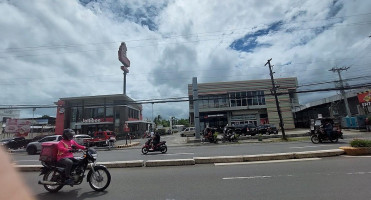 Jollibee outside