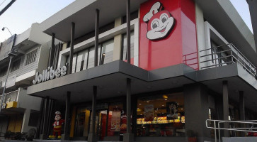 Jollibee outside