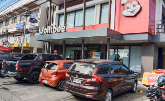 Jollibee outside