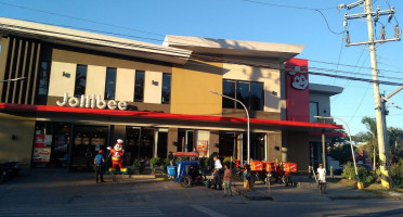 Jollibee outside