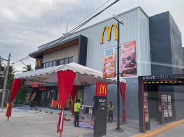 Mcdonald's Mati outside