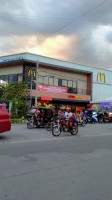 Mcdonald's Mati outside