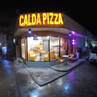 Calda Pizza outside