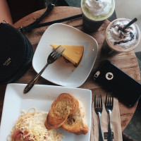 Bo's Coffee [samping Avenue] food