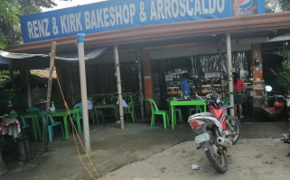 Renz Kirk Store outside