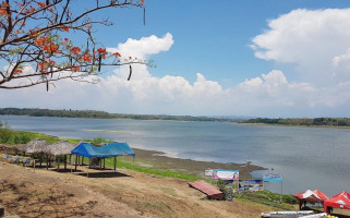 Terrazas Paoay Lake outside