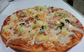 Dhodz Pizza food