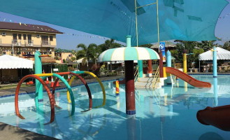Star Monica Resorts And outside