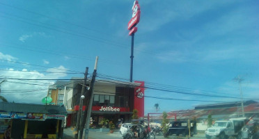 Jollibee outside