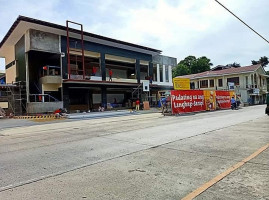 Jollibee outside