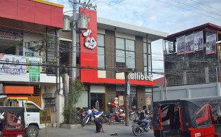 Jollibee outside