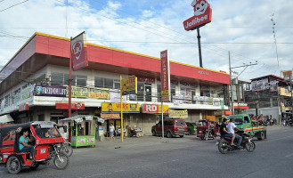 Jollibee outside