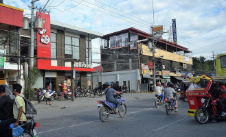 Jollibee outside