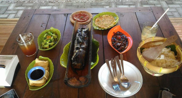 Rumah Makan Ikan Bakar H. Mustofa food