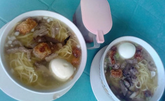 Nonoys Batchoy Haus food