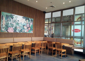 Starbucks Summit Ridge Tagaytay inside