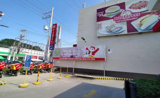 Jollibee Pulilan Junction outside