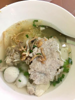 เจ้เกด ข้าวหมูแดง หมูกรอบ ก๋วยเตี๋ยวหมู สูตรน้ำปลาหมึก food