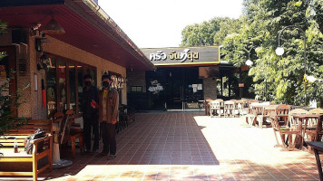 ครัวจันท์สุข outside