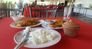 Mae La Pla Phao food