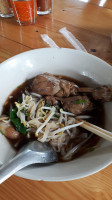 ร้านเหน่งก๋วยเตี๋ยวหมูตุ๋น ไก่ตุ๋น food