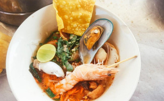 เส้นประจวบก๋วยเตี๋ยวห้อยขา food