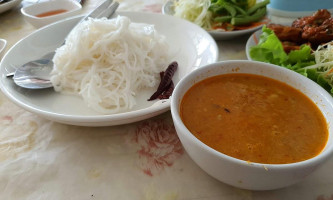 Khrua Tong Khrueng food