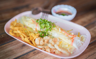 Huan Khao Pan Pak By The Canal food