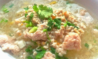 ชัยรัตน์ ก๋วยเตี๋ยวหมูสับ แปดริ้ว food