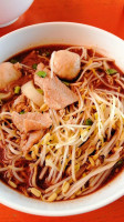 ร้านก๋วยเตี๋ยว ข้าวซอยน้องไตตั้น food