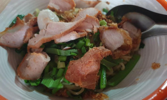 ก๋วยเตี๋ยวเจ๊บ๊วย food